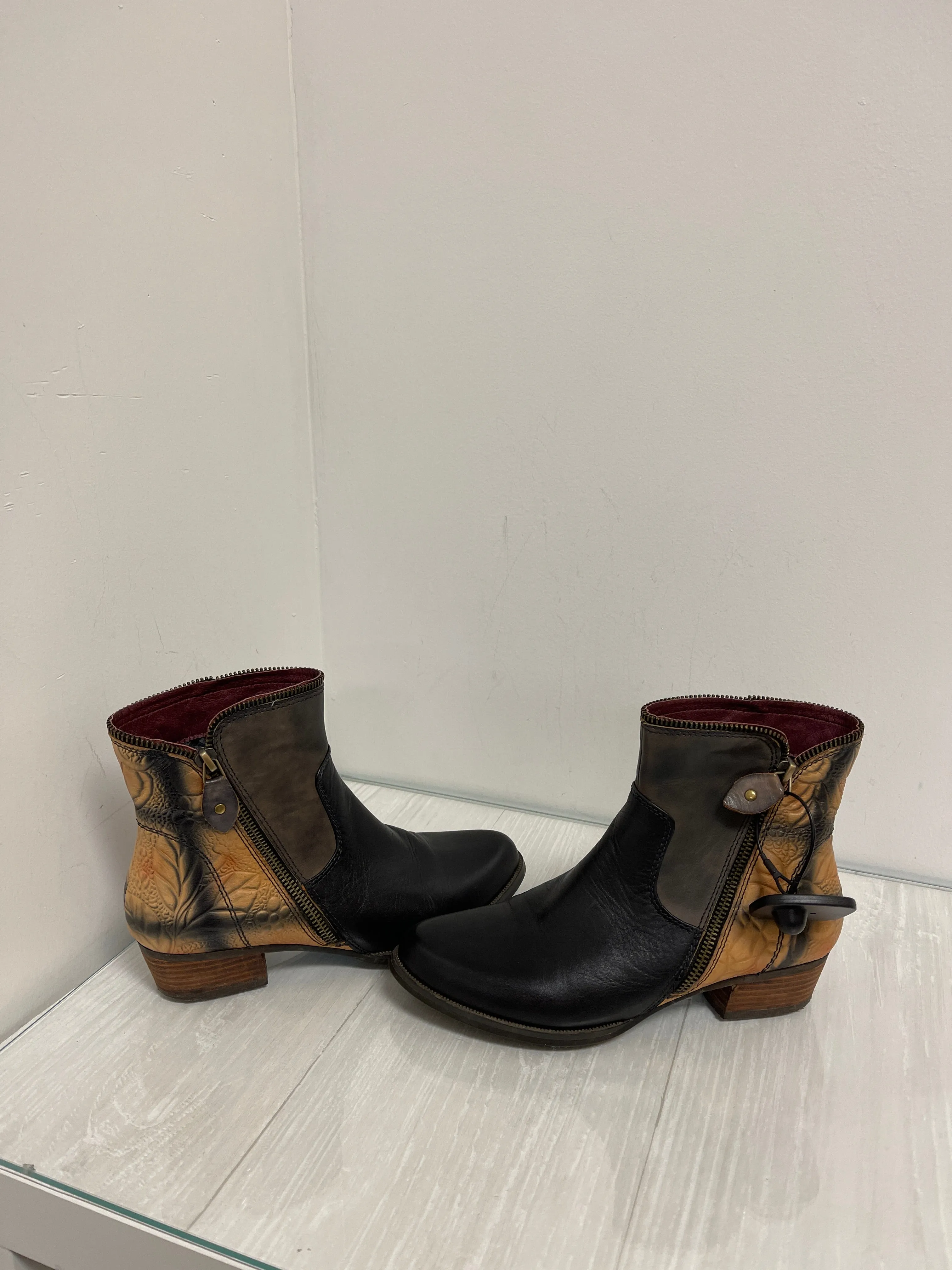 Boots Ankle Heels By Spring Step In Black, Size: 5.5