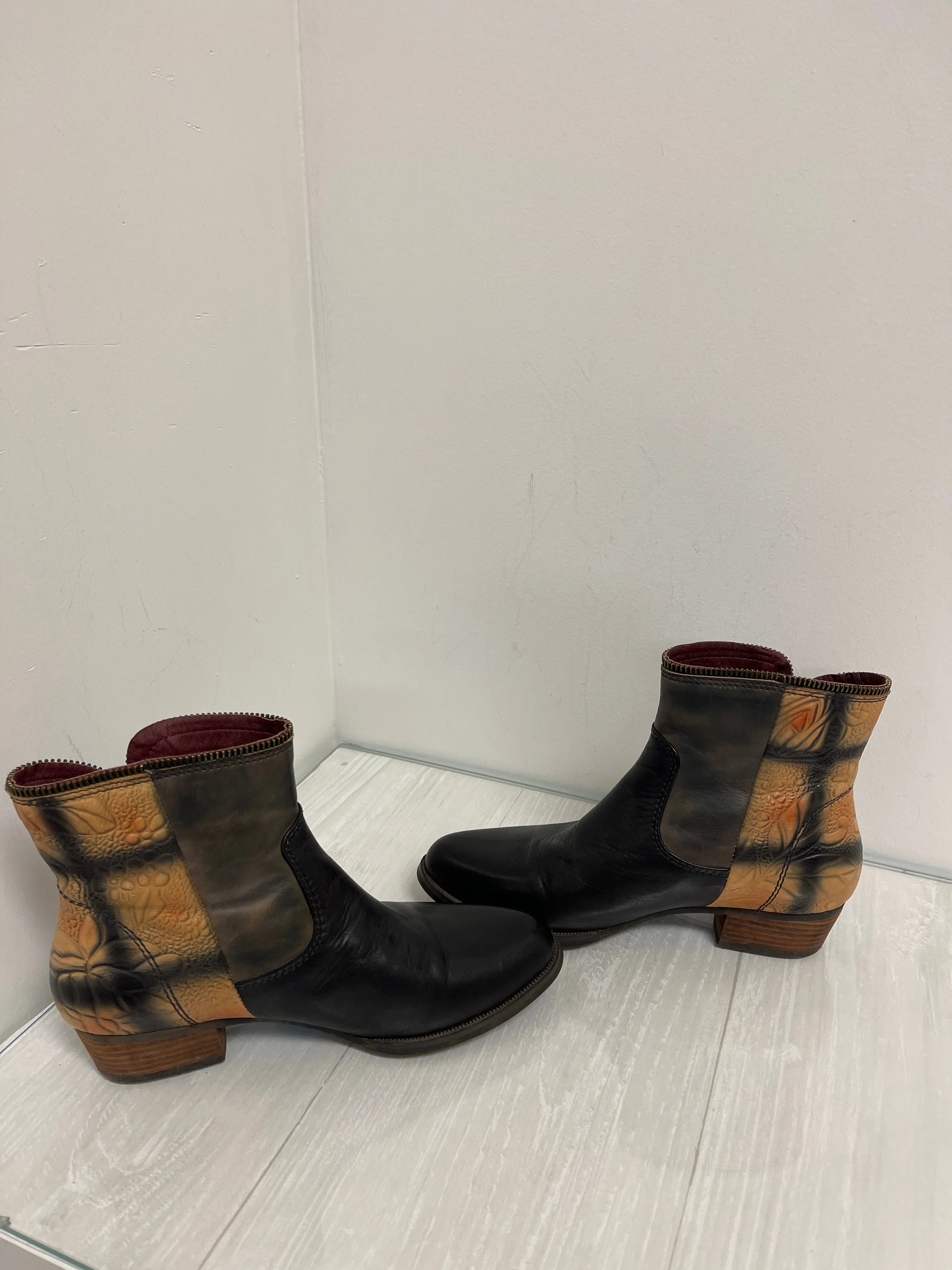 Boots Ankle Heels By Spring Step In Black, Size: 5.5