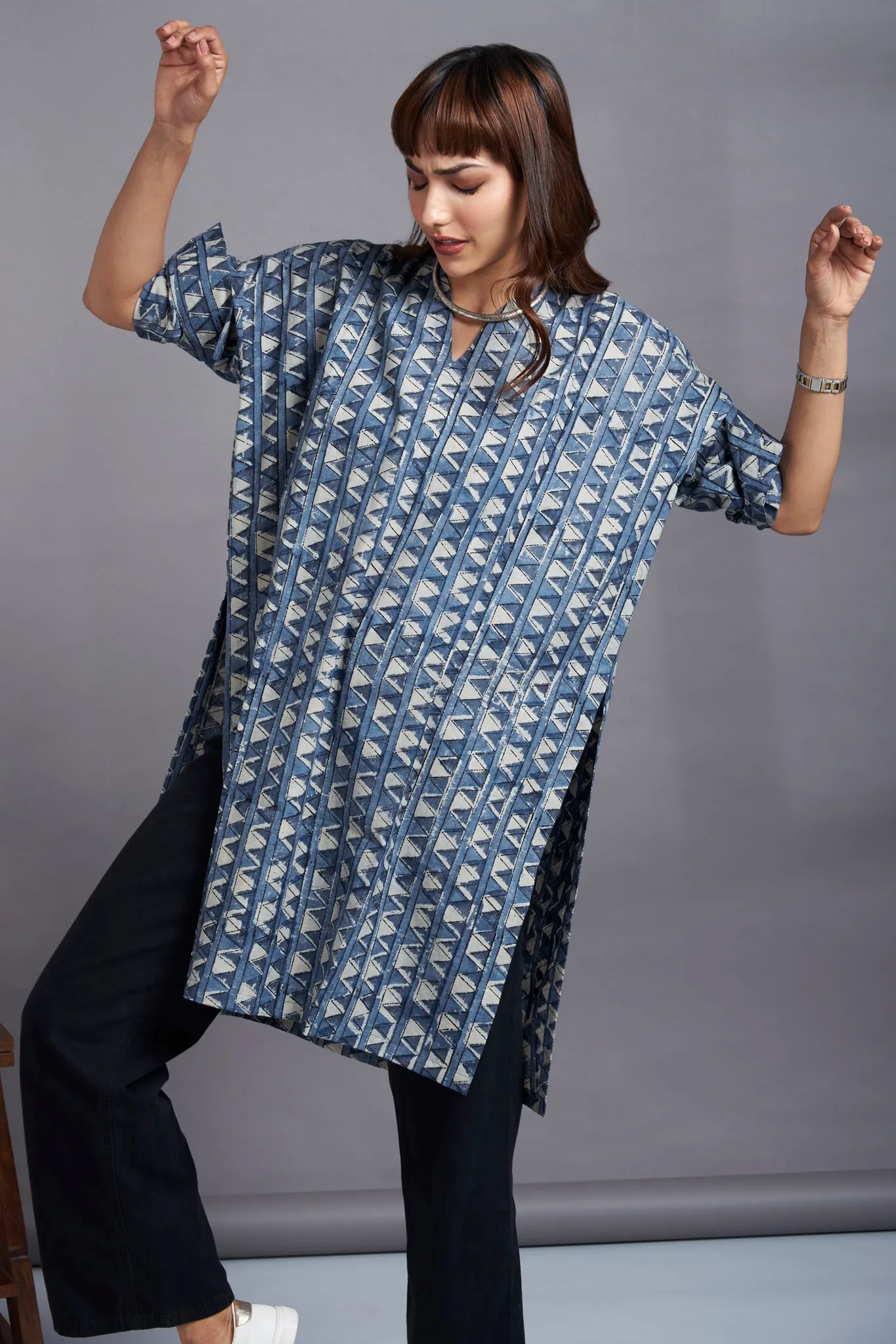 leisure tunic with high slit - riviera paradise & triangles