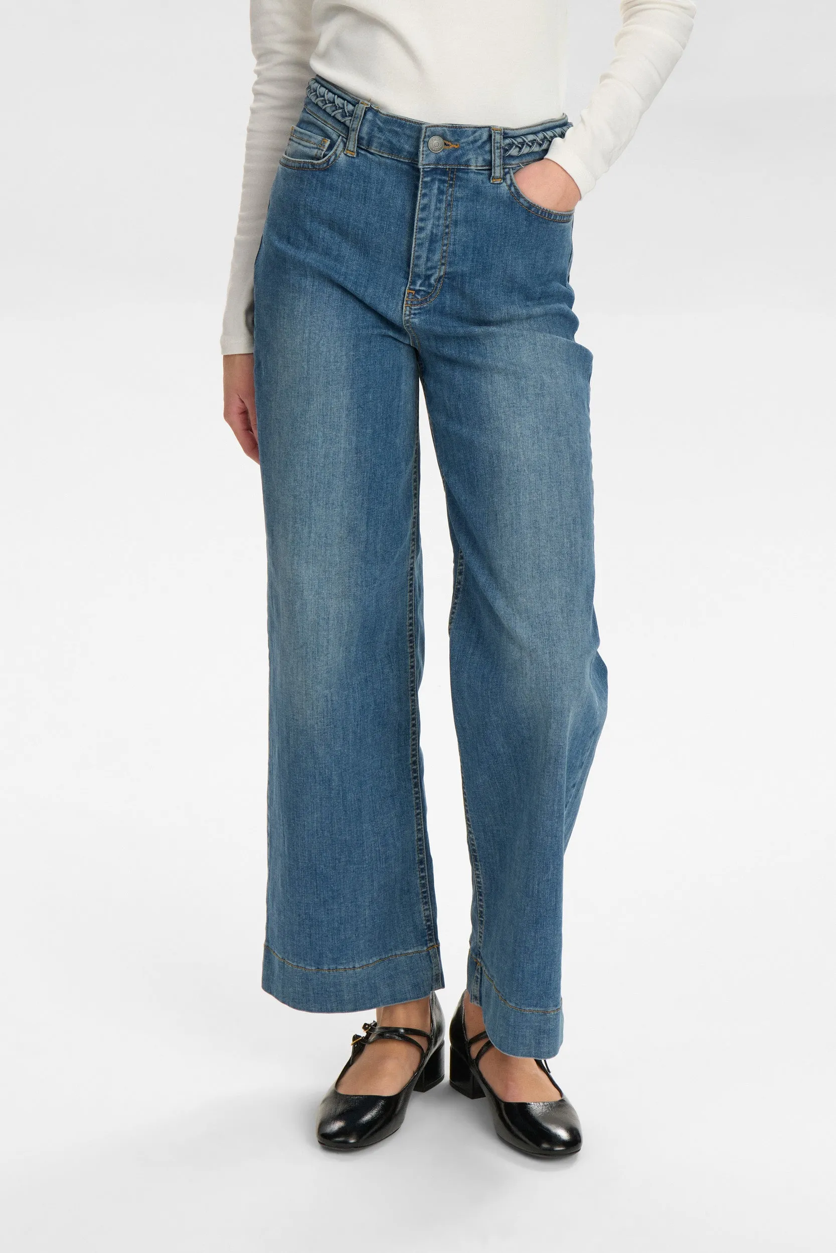 Nümph Nuparis Cropped Jeans in Light Denim Wash